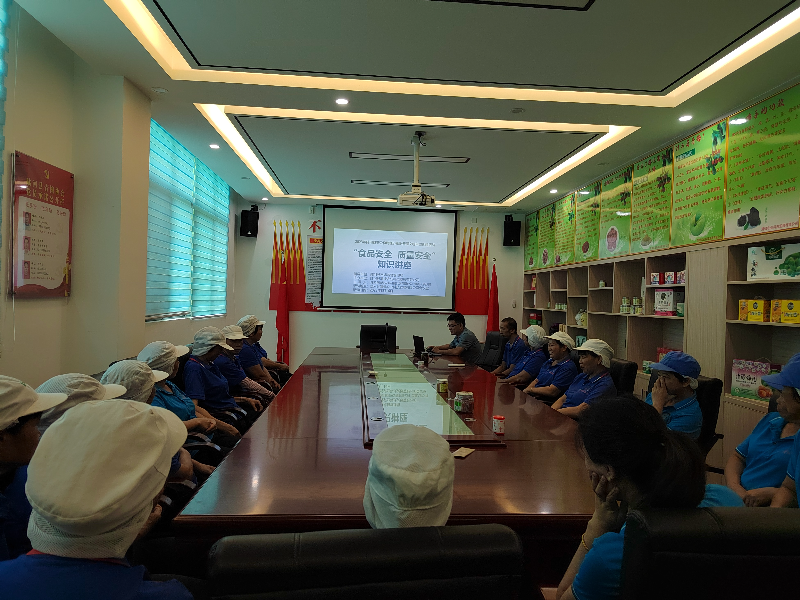 陸河縣市場監(jiān)督管理局開展“食品安全 質(zhì)量安全”知識講座.jpg