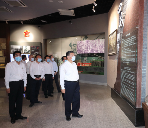 7月22日至24日，中共中央總書記、國家主席、中央軍委主席習近平在吉林省考察。這是7月22日下午，習近平在四平市參觀四平戰(zhàn)役紀念館。新華社記者　王曄　攝