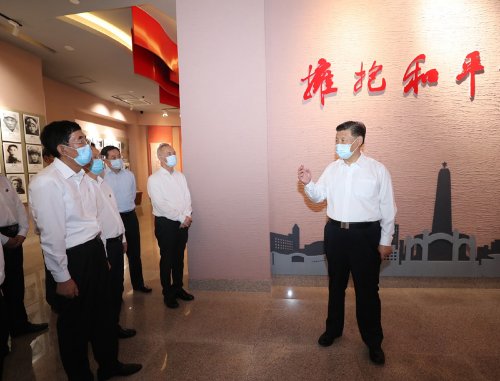 7月22日至24日，中共中央總書記、國家主席、中央軍委主席習近平在吉林省考察。這是7月22日下午，習近平在四平市參觀四平戰(zhàn)役紀念館。新華社記者　王曄　攝